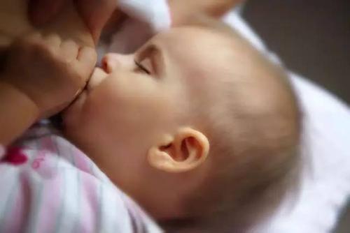 青青草免费观看视频廠家孩子吃奶時乳房疼是怎麽回事